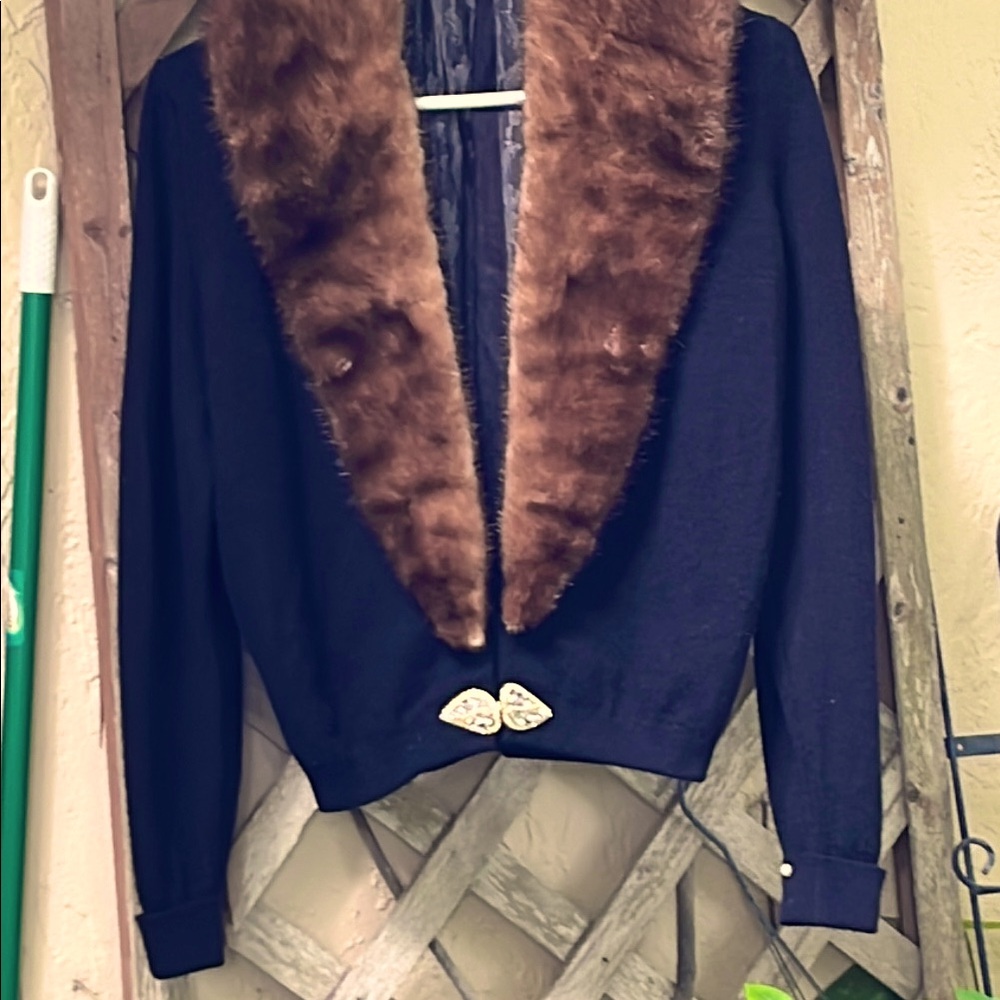 Elegant Vintage Black Cachmere Sweater with Real Mink Fur Collar